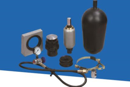 蓄能器出現油箱噴油的現象,如何解決?